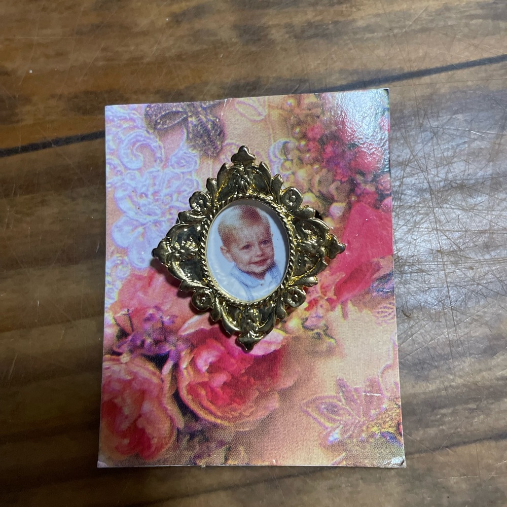 Gold Ornate Photo Brooch NIP memories gift keepsake gift timeless jewelry